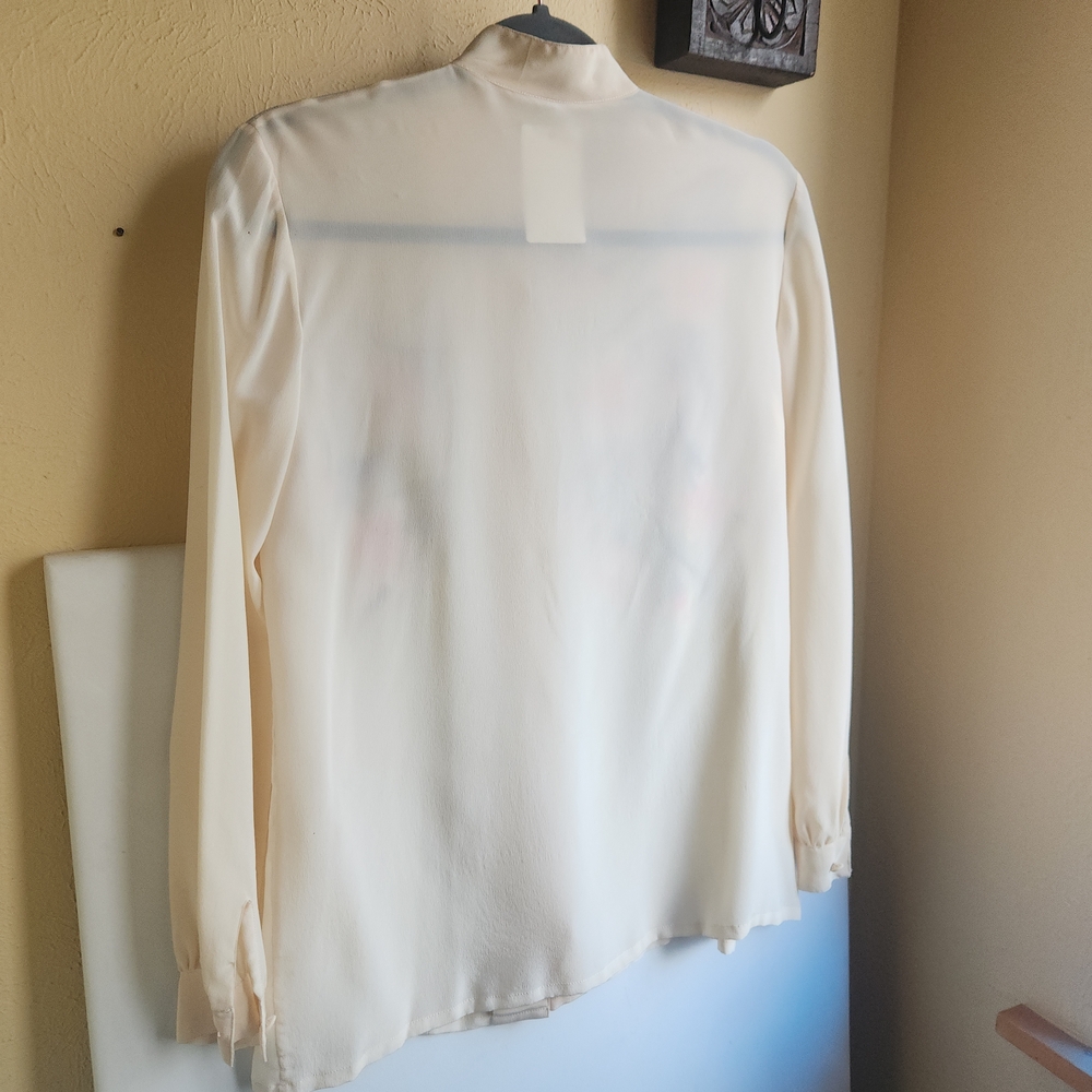 100% Silk Hand Embroidered Vintage Blouse - Picture 3 of 7